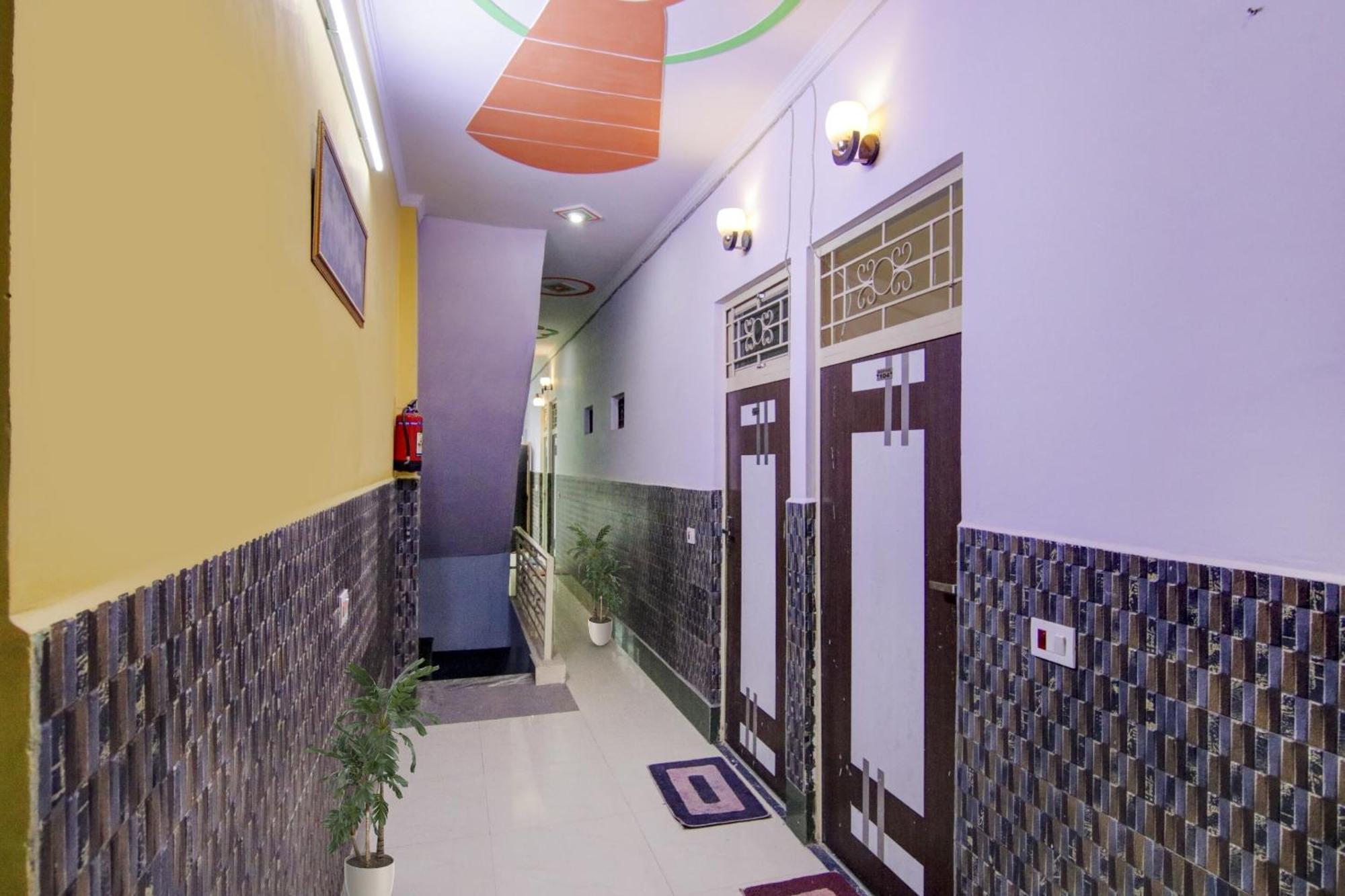 Hotel O S Palace Near Samaypur Badli Metro Station Делі Екстер'єр фото